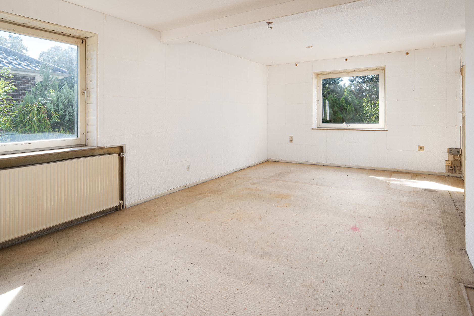Einfamilienhaus mit 2 weiteren WE auf einem Traumgrundstück — Wohnzimmer Haupthaus