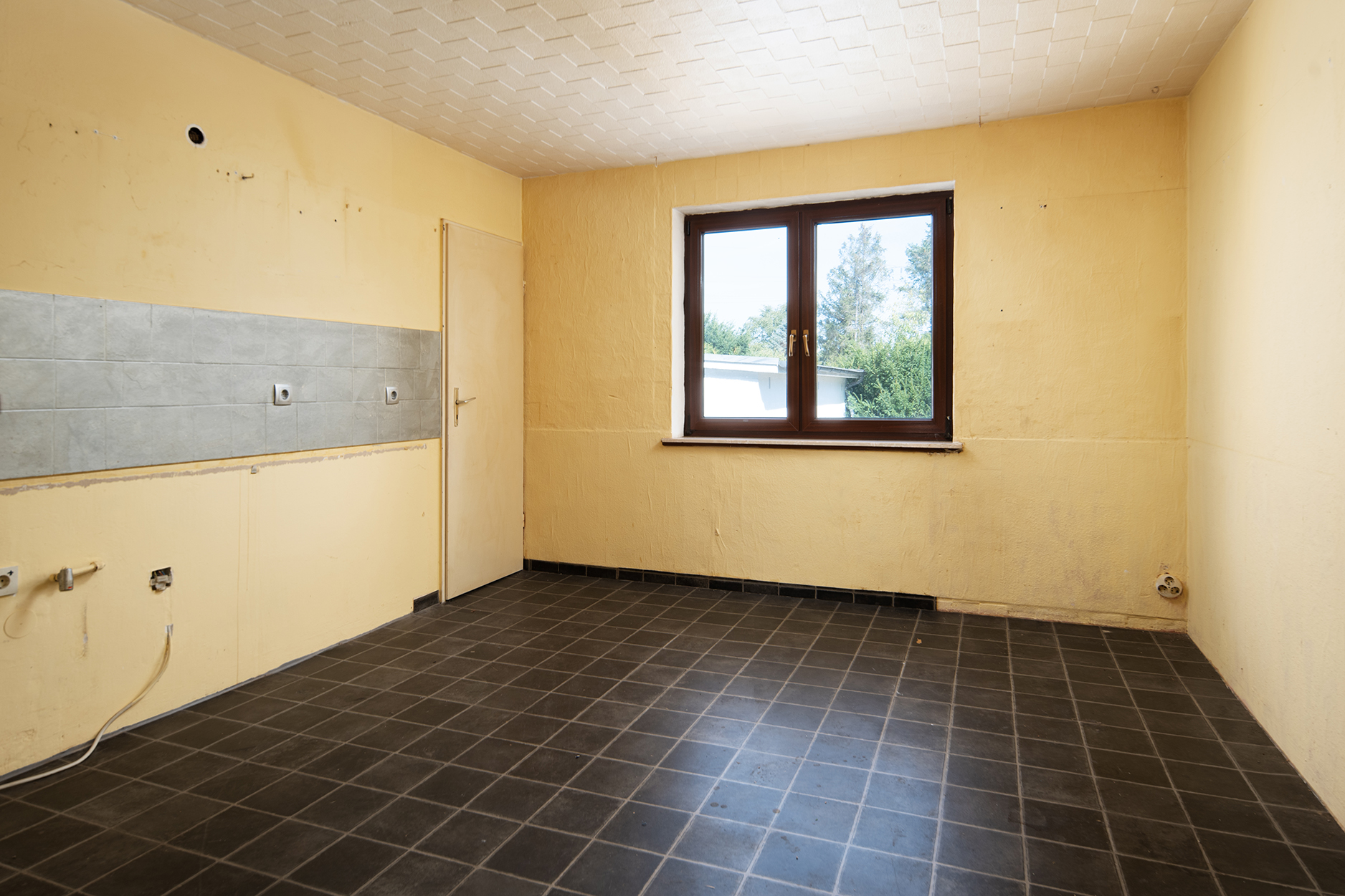Einfamilienhaus mit 2 weiteren WE auf einem Traumgrundstück — Küche Haupthaus