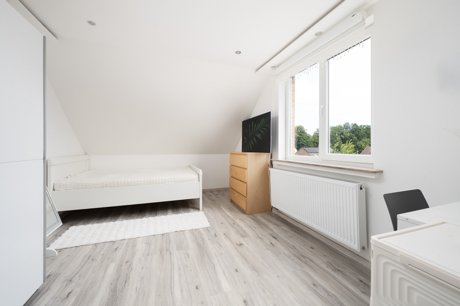 Großzügiges und modernisiertes Ein bis Zweifamilienhaus mit vielseitigen Nutzungsmöglichkeiten — Schlafzimmer