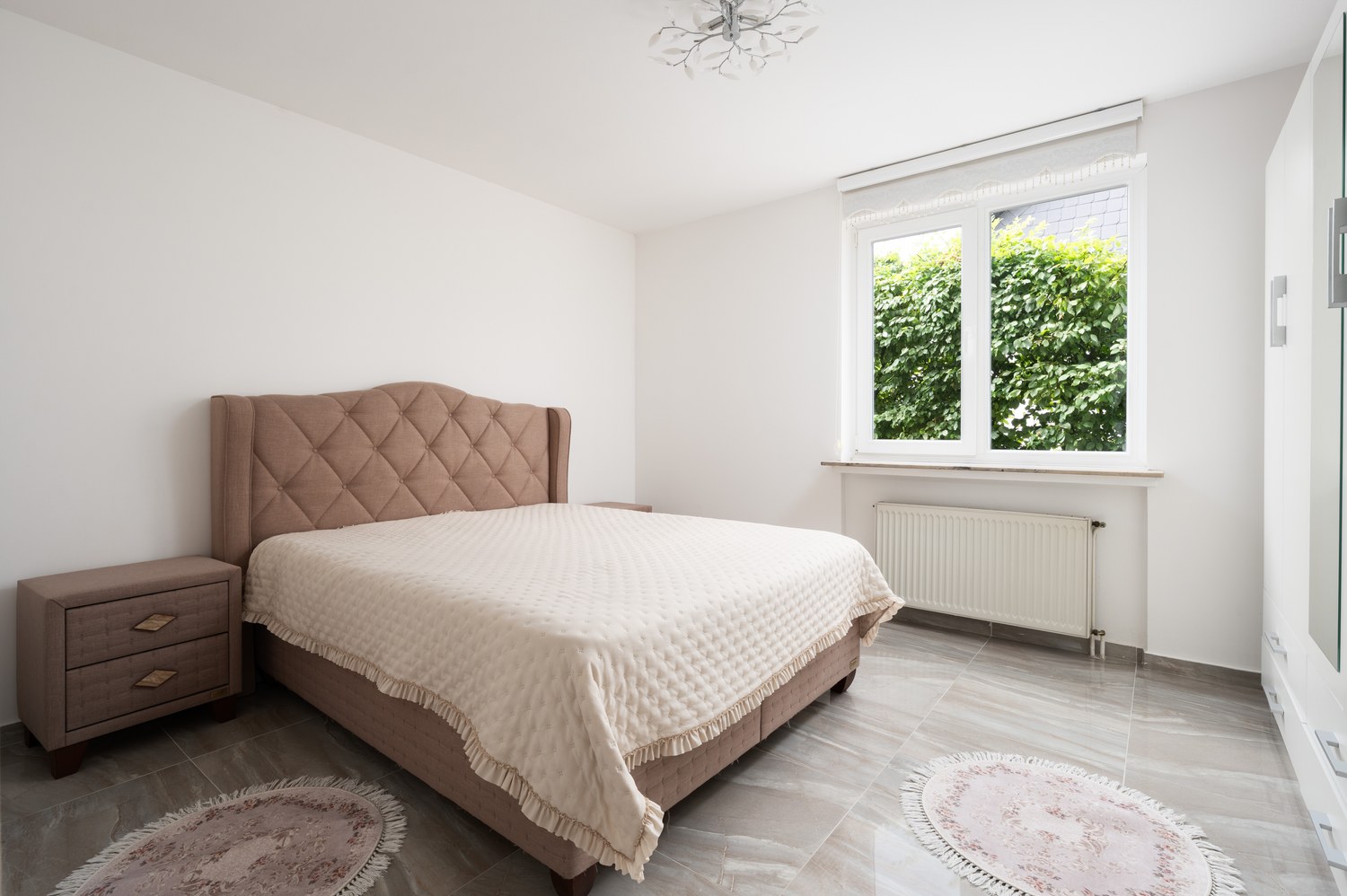 Großzügiges und modernisiertes Ein bis Zweifamilienhaus mit vielseitigen Nutzungsmöglichkeiten — Schlafzimmer