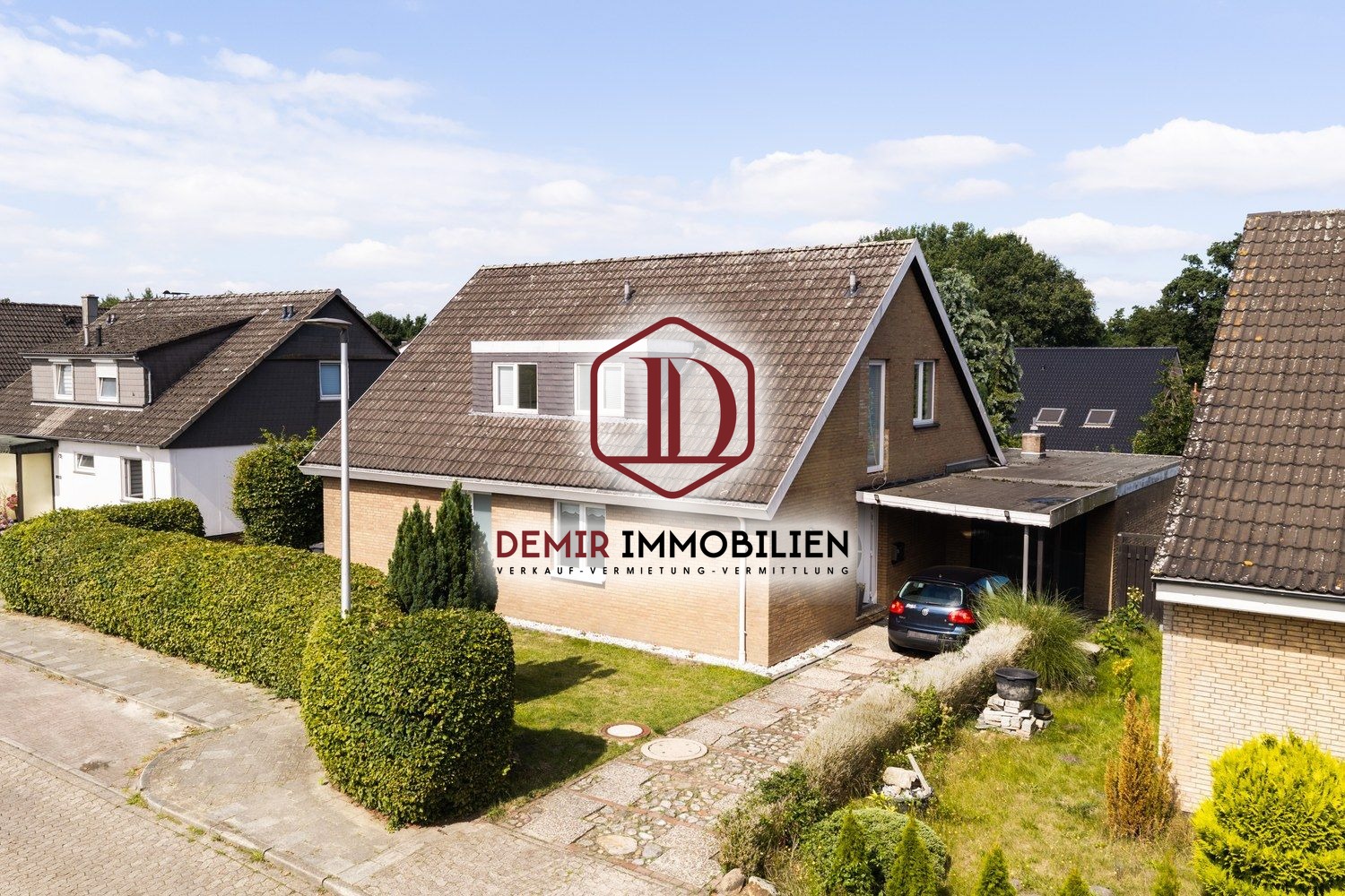 Großzügiges und modernisiertes Ein bis Zweifamilienhaus mit vielseitigen Nutzungsmöglichkeiten — Titelbild