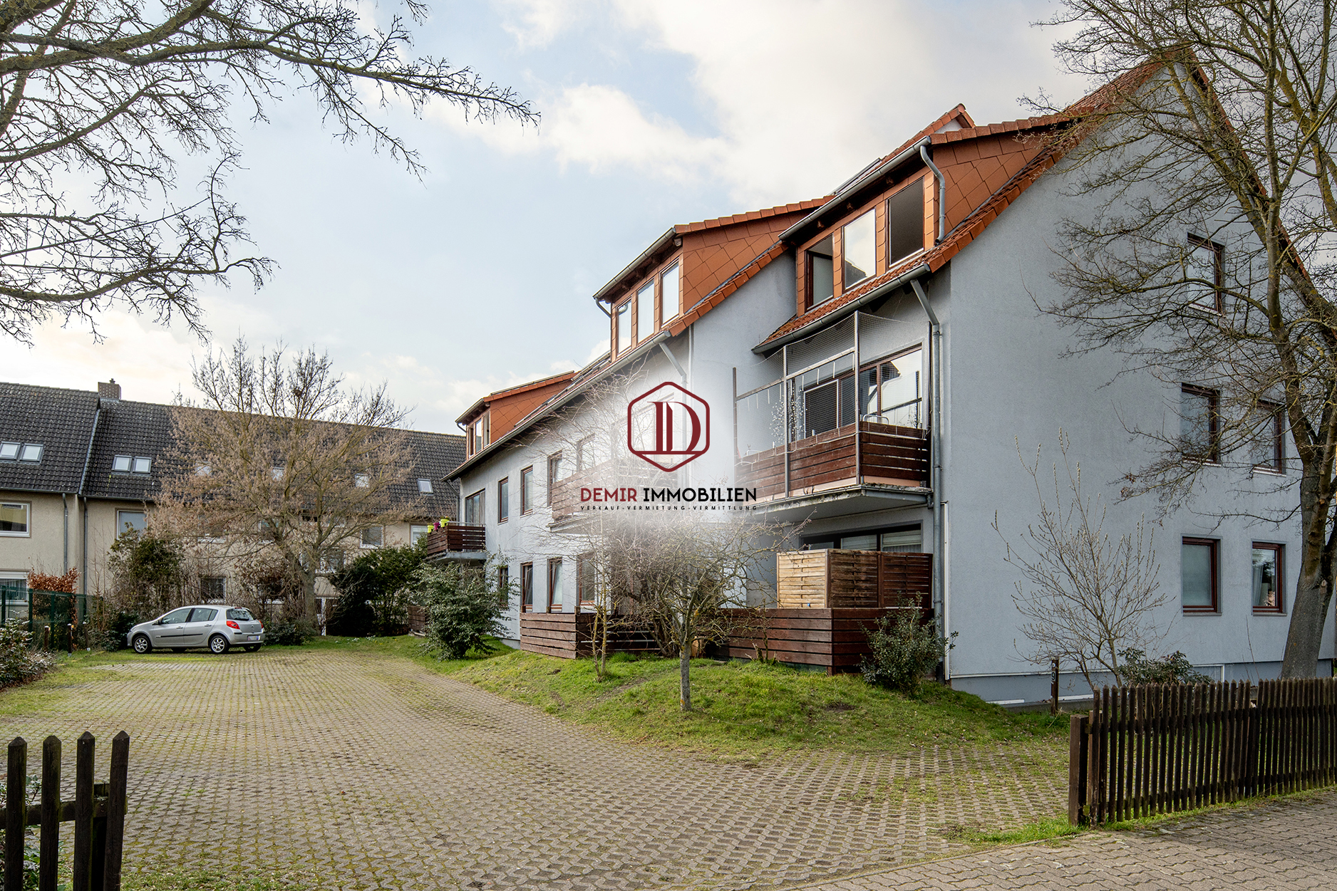 Mehrfamilienhaus mit 9 Wohneinheiten — Titelbild