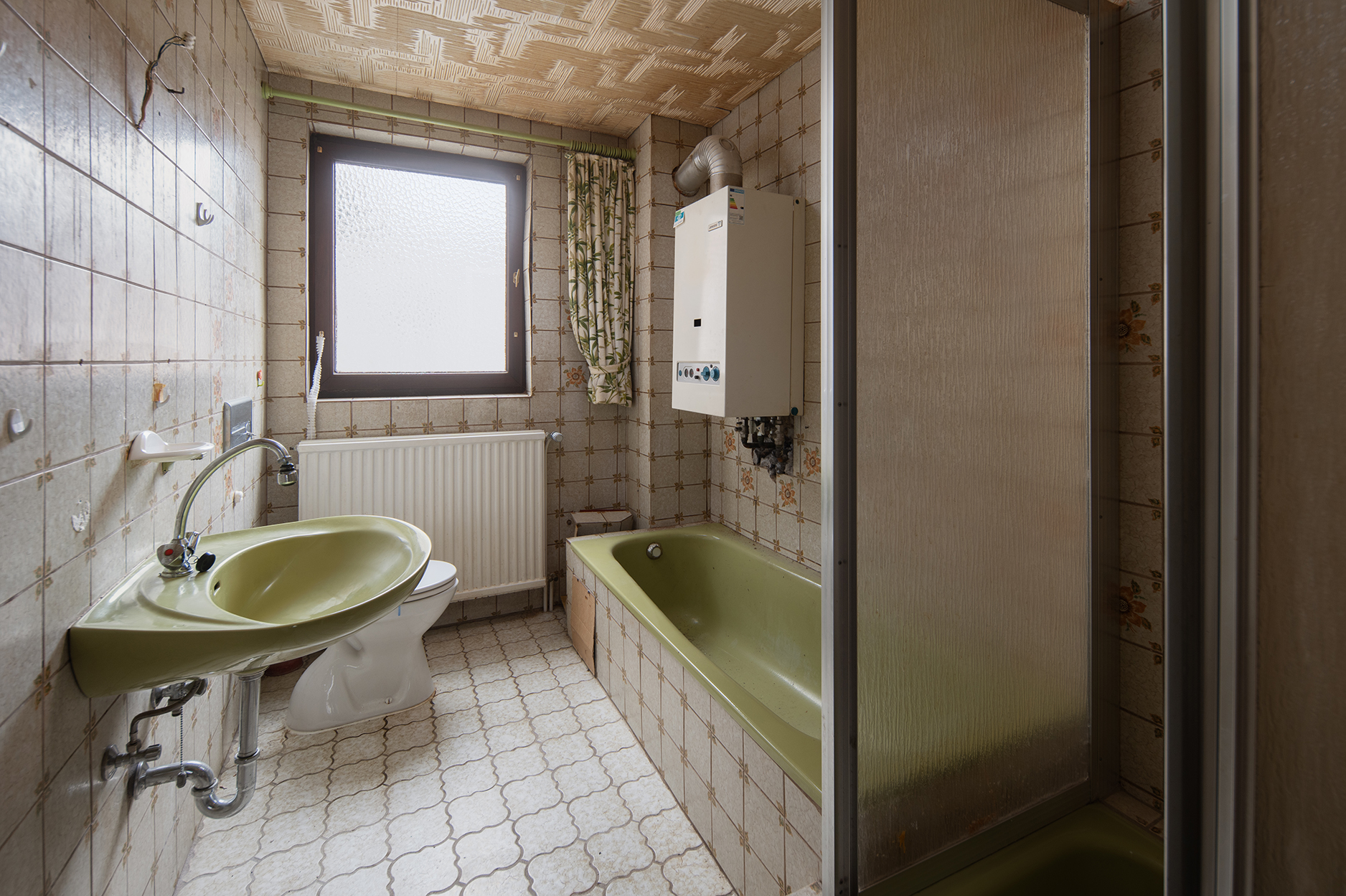 Ein/Zweifamilienhaus in gefragter Lage — Badezimmer EG