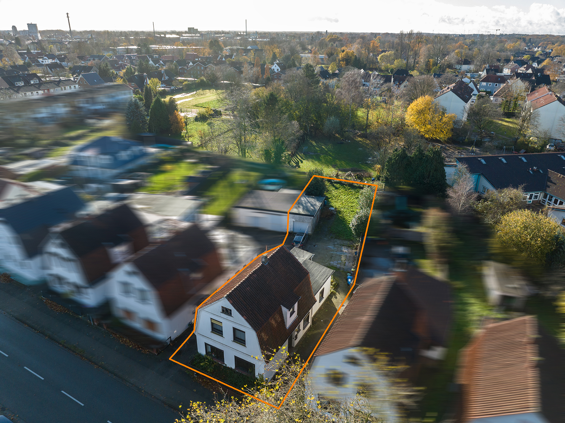Ein/Zweifamilienhaus in gefragter Lage — Drohnenaufnahme 1