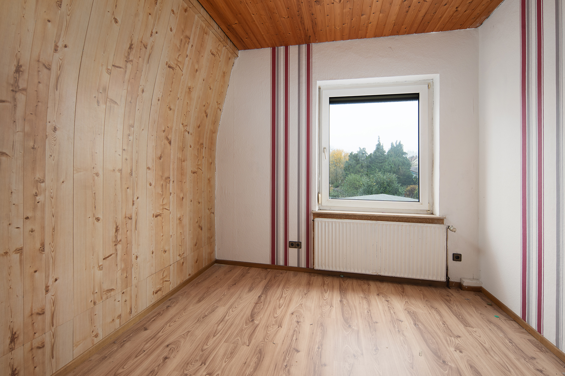 Ein/Zweifamilienhaus in gefragter Lage — Schlafzimmer OG