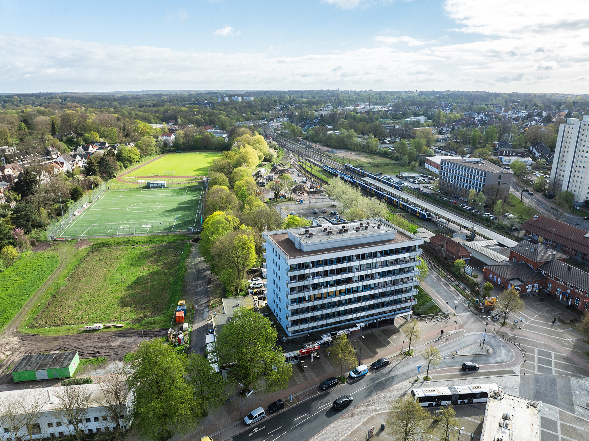 gut geschnittene 2-Zimmerwohnung mit Fahrstuhl — Drohnenaufnahme 2