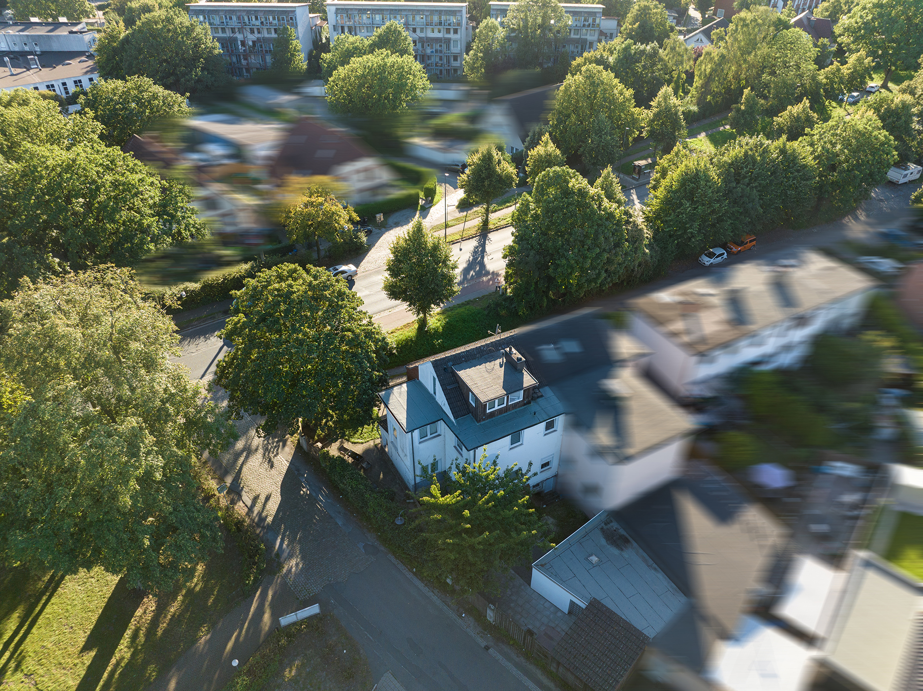 2-Familienhaus mit zusätzlicher Wohneinheit — Drohnenaufnahme 1