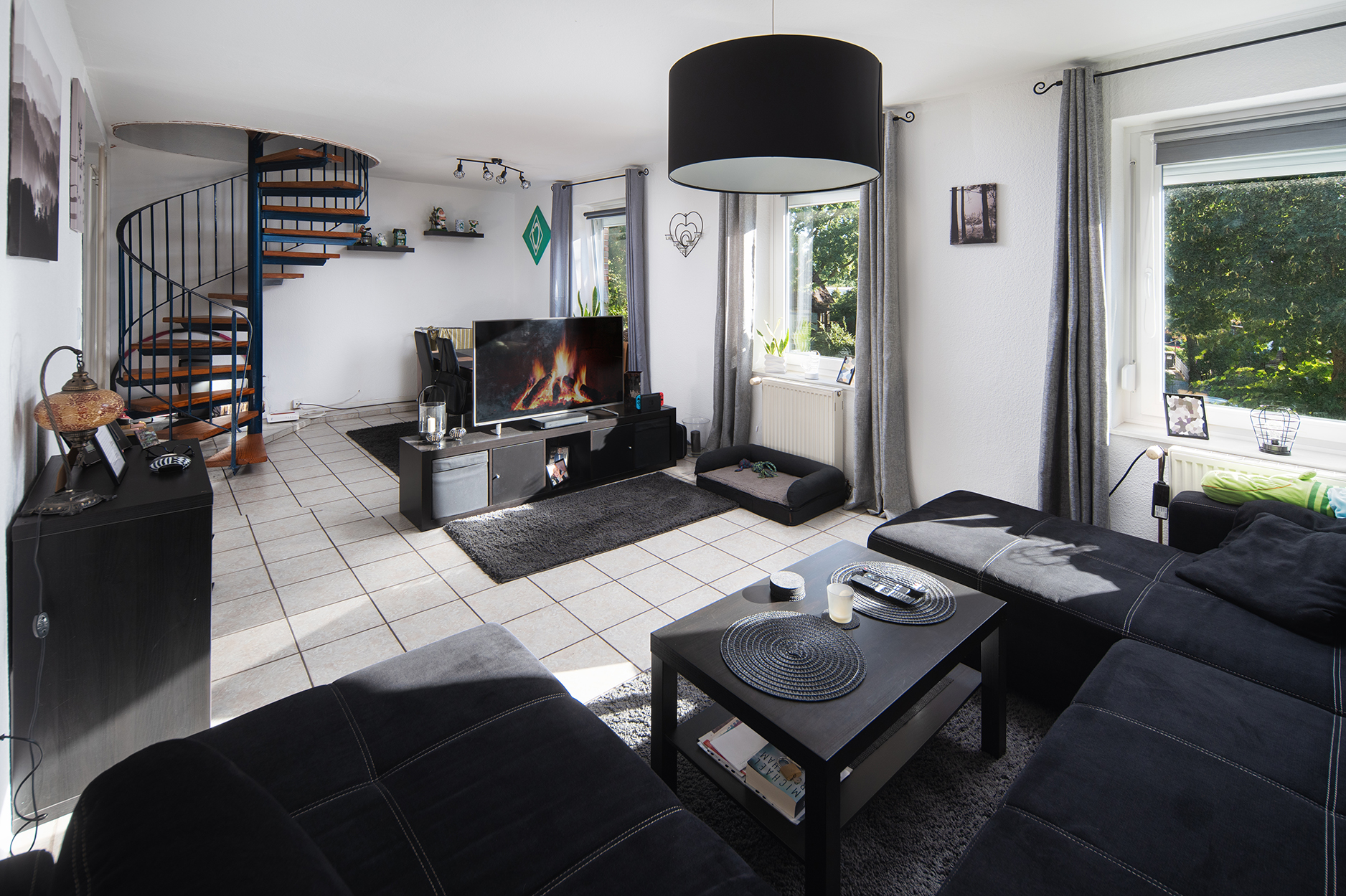 2-Familienhaus mit zusätzlicher Wohneinheit — Wohnzimmer OG