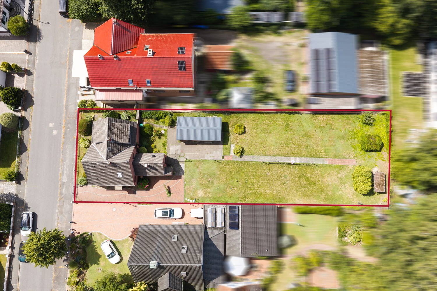 Einfamilienhaus auf einem 943 m² großen Grundstück — Drohnenaufnahme