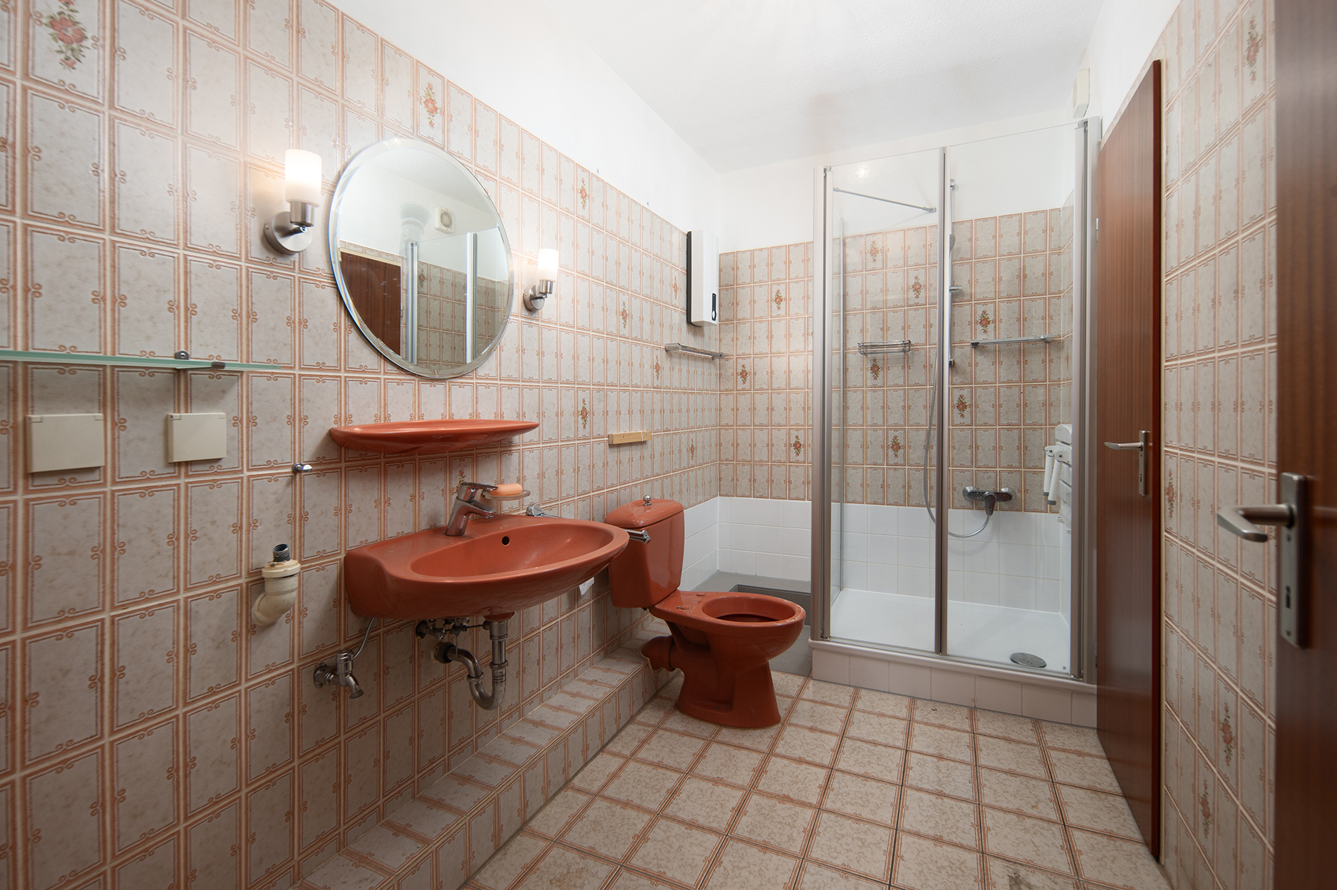 3-Zimmerwohnung mit Fahrstuhl und Garage — Badezimmer