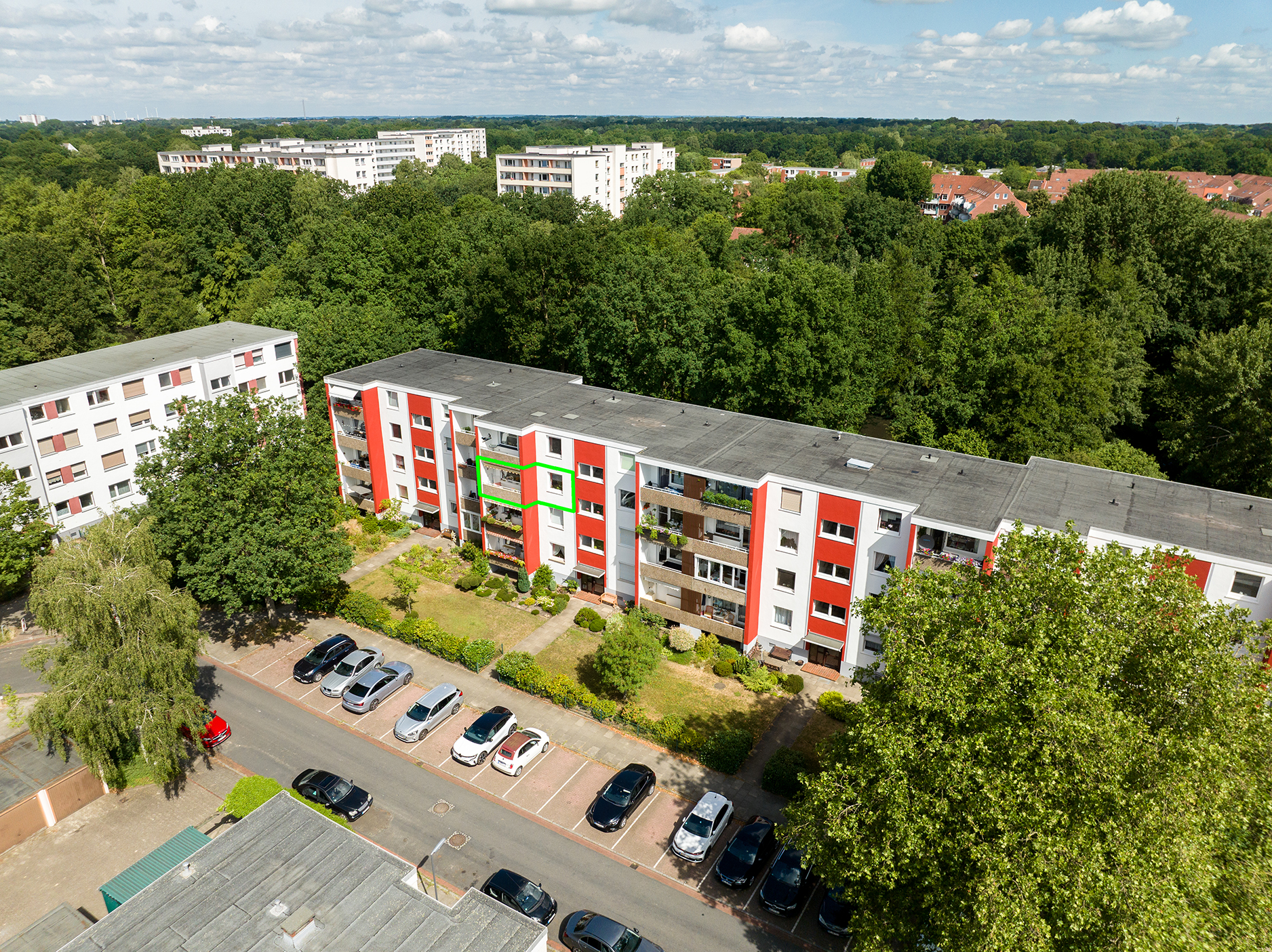 gepflegte 3-Zimmerwohnung mit Südbalkon — Drohnenaufnahme