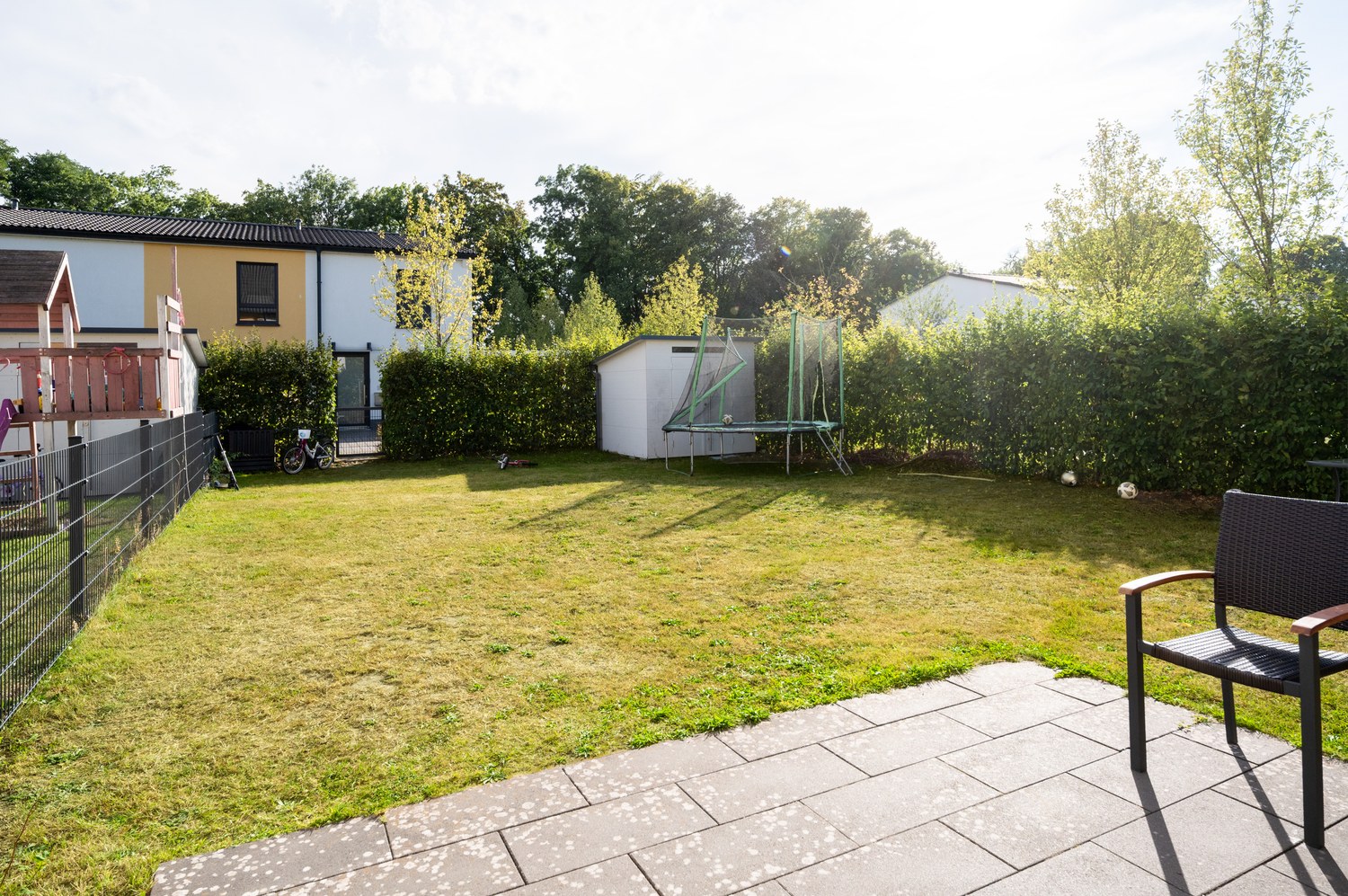 Energieklasse A: Großzügiges 5-Zimmer-Reihenendhaus mit ca. 141 m² Wohnfläche — Garten