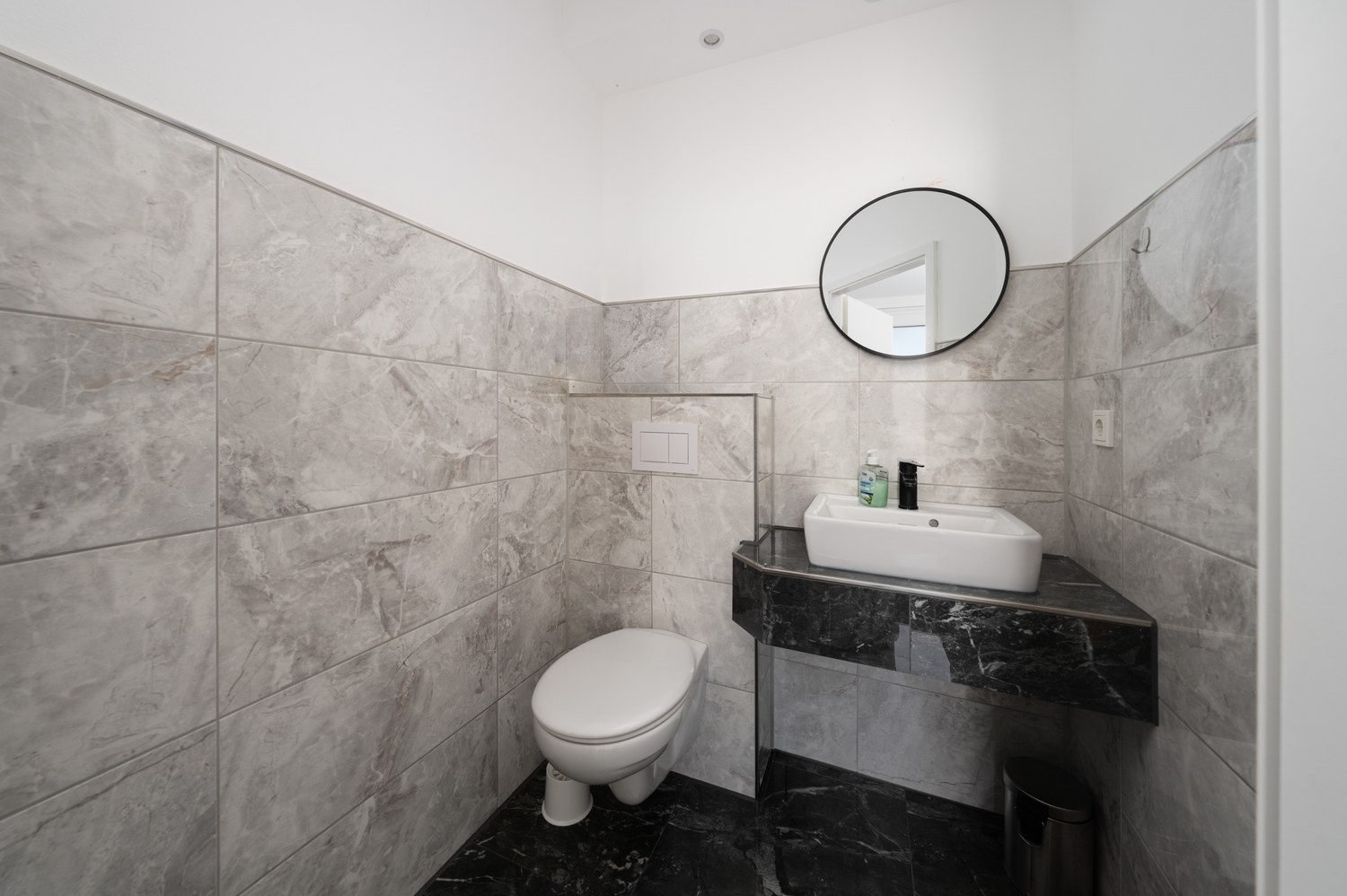 Energieklasse A: Großzügiges 5-Zimmer-Reihenendhaus mit ca. 141 m² Wohnfläche — Gäste-WC