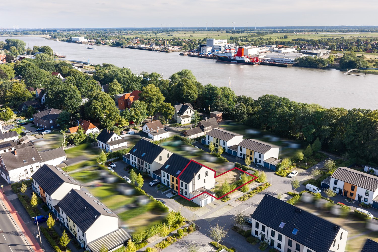 Energieklasse A: Großzügiges 5-Zimmer-Reihenendhaus mit ca. 141 m² Wohnfläche — Drohnenaufnahme