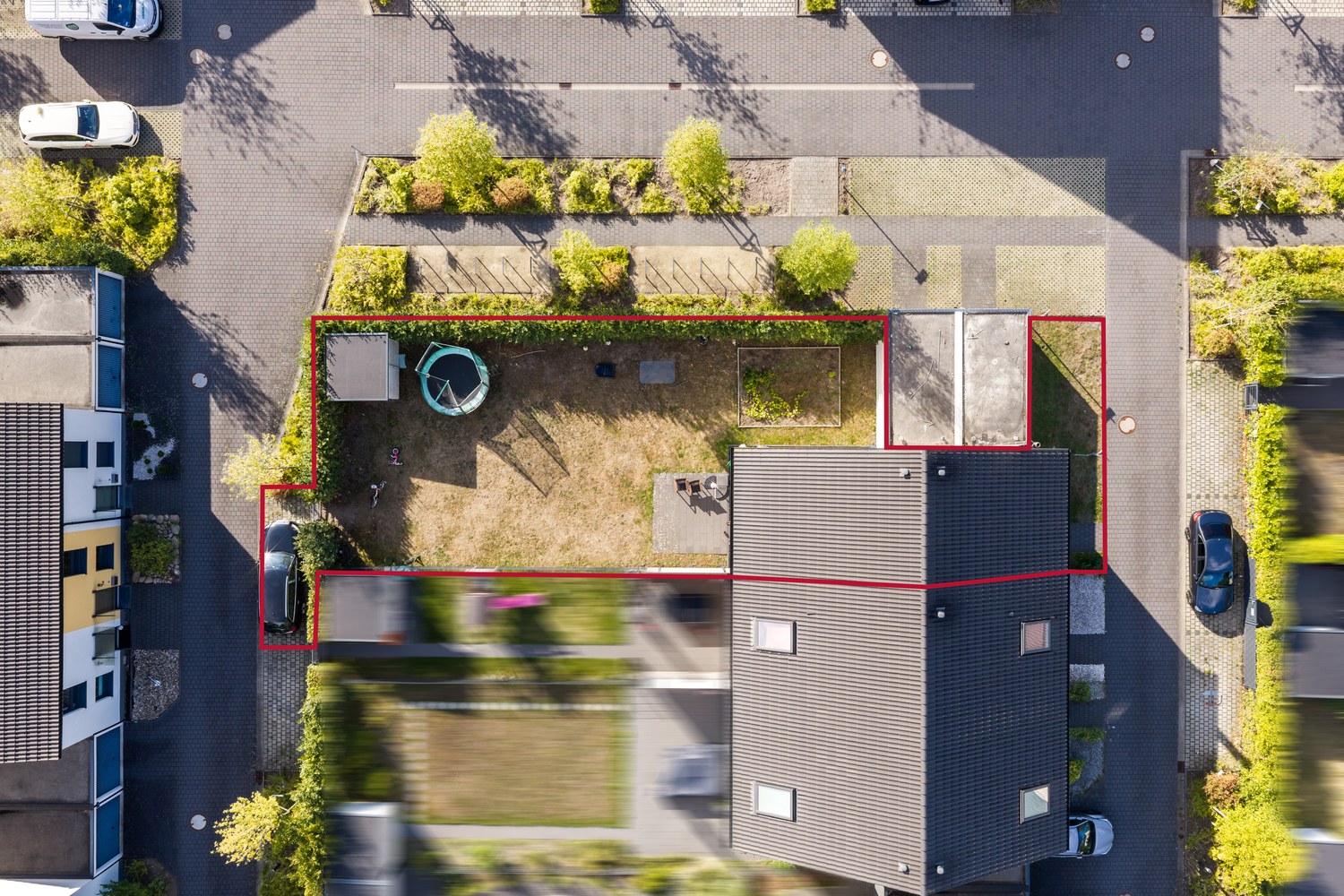 Energieklasse A: Großzügiges 5-Zimmer-Reihenendhaus mit ca. 141 m² Wohnfläche — Drohnenaufnahme