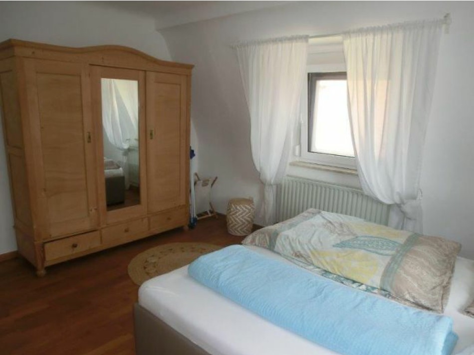 Attraktive 1,5 Zimmer Dach-Wohnung **direkte nähe zur Uni Klinik** - Foto 2