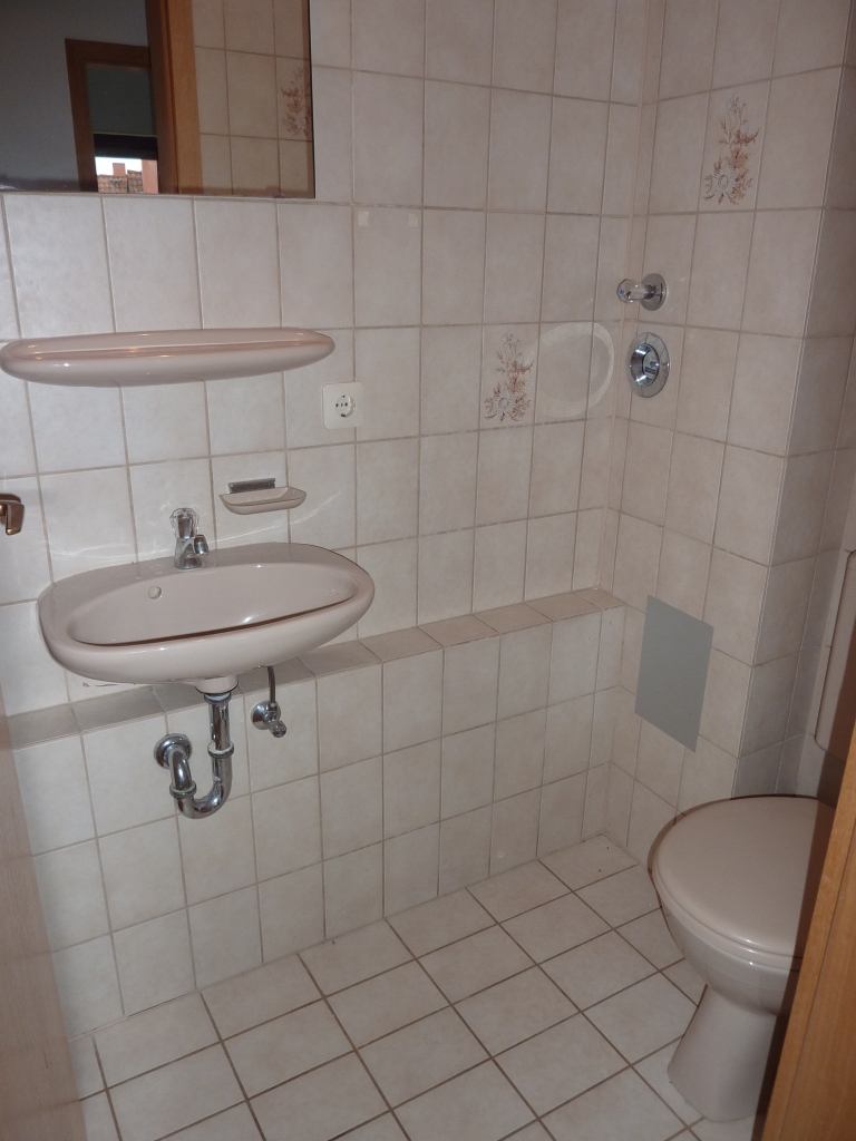 Moderne 3 Zimmer Wohnung mit Balkon in schöner Lage - Photo 3
