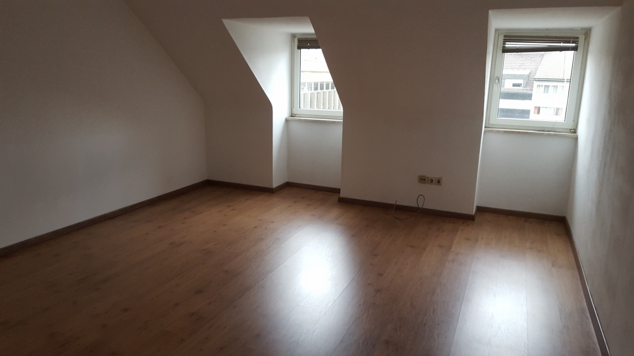 Top 2 Zimmer City-Dach-Wohnung – Erstbezug nach Renovierung - Photo 1