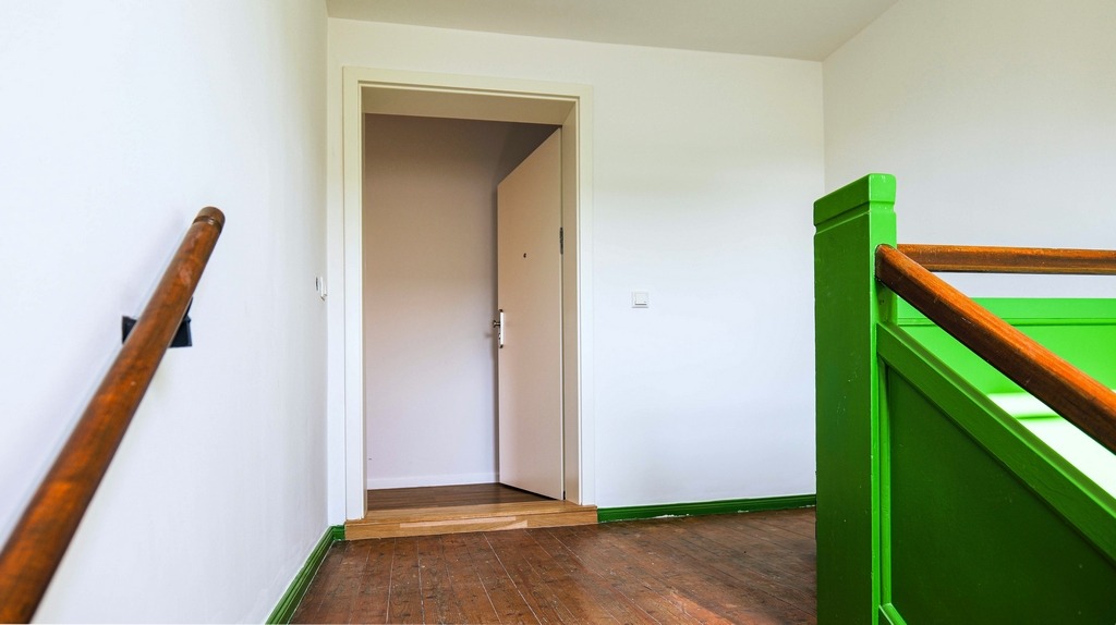 Hausflur und Wohnungseingangstür 2
