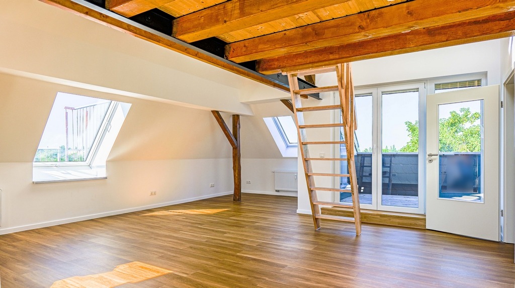 Blick aus dem Küchenbereich im Wohn- und Esszimmer