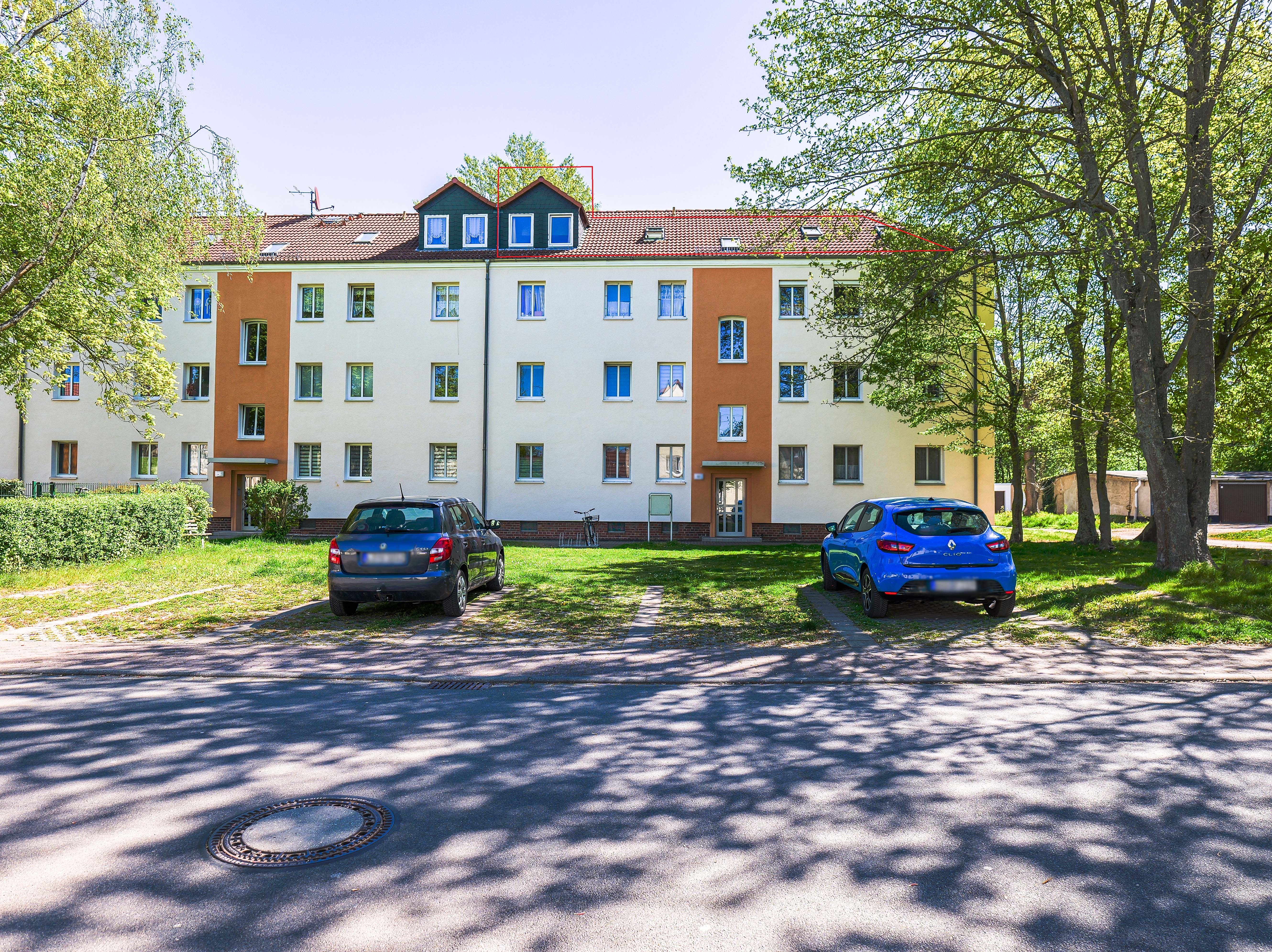 Gepflegtes Mehrfamilienhaus - Wohnung im Dachgeschoss