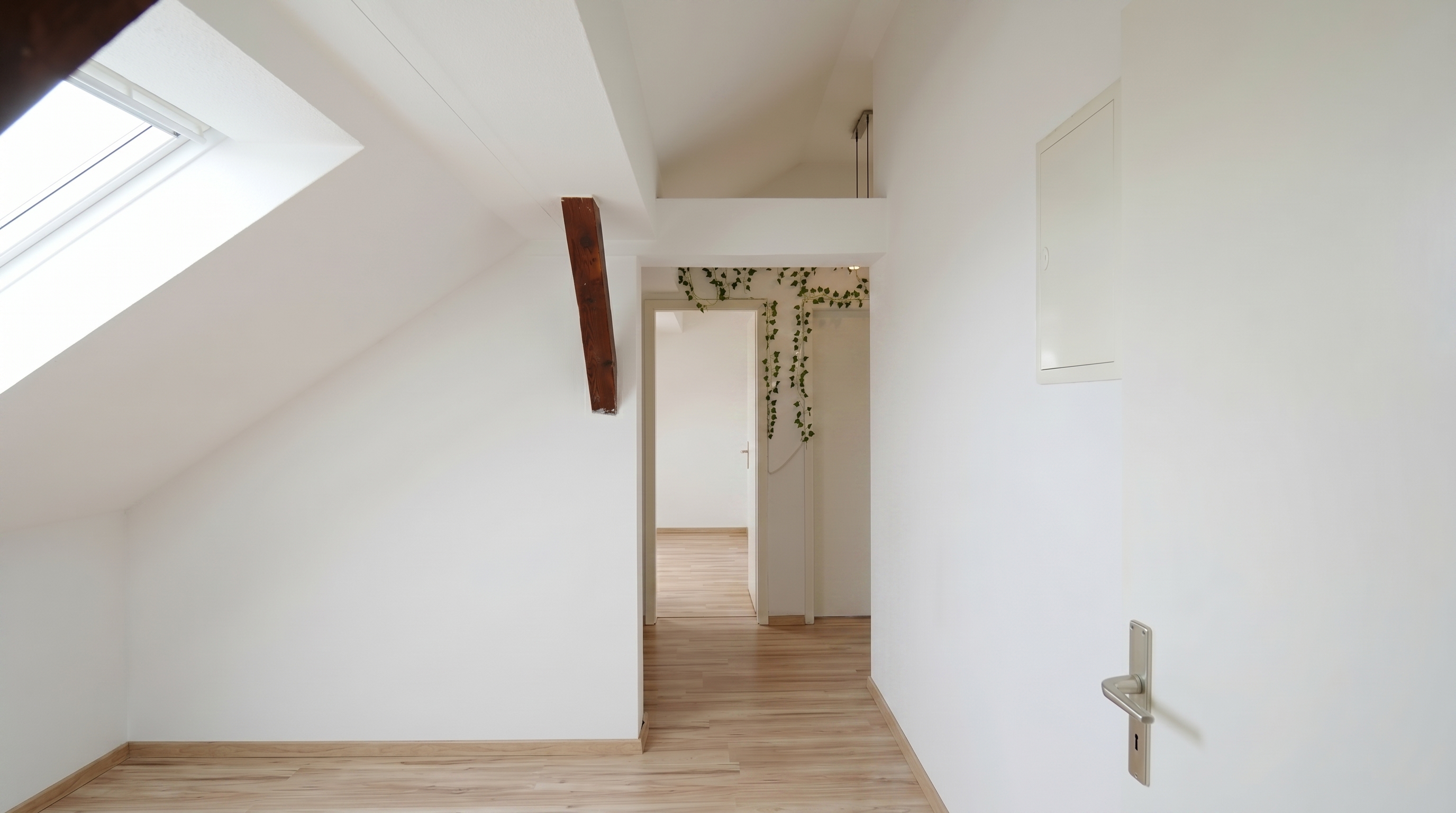 Geräumiger Wohnungsflur - Virtuell geräumte Darstellung mittels KI. Der tatsächliche Zustand des Raumes kann abweichen.
