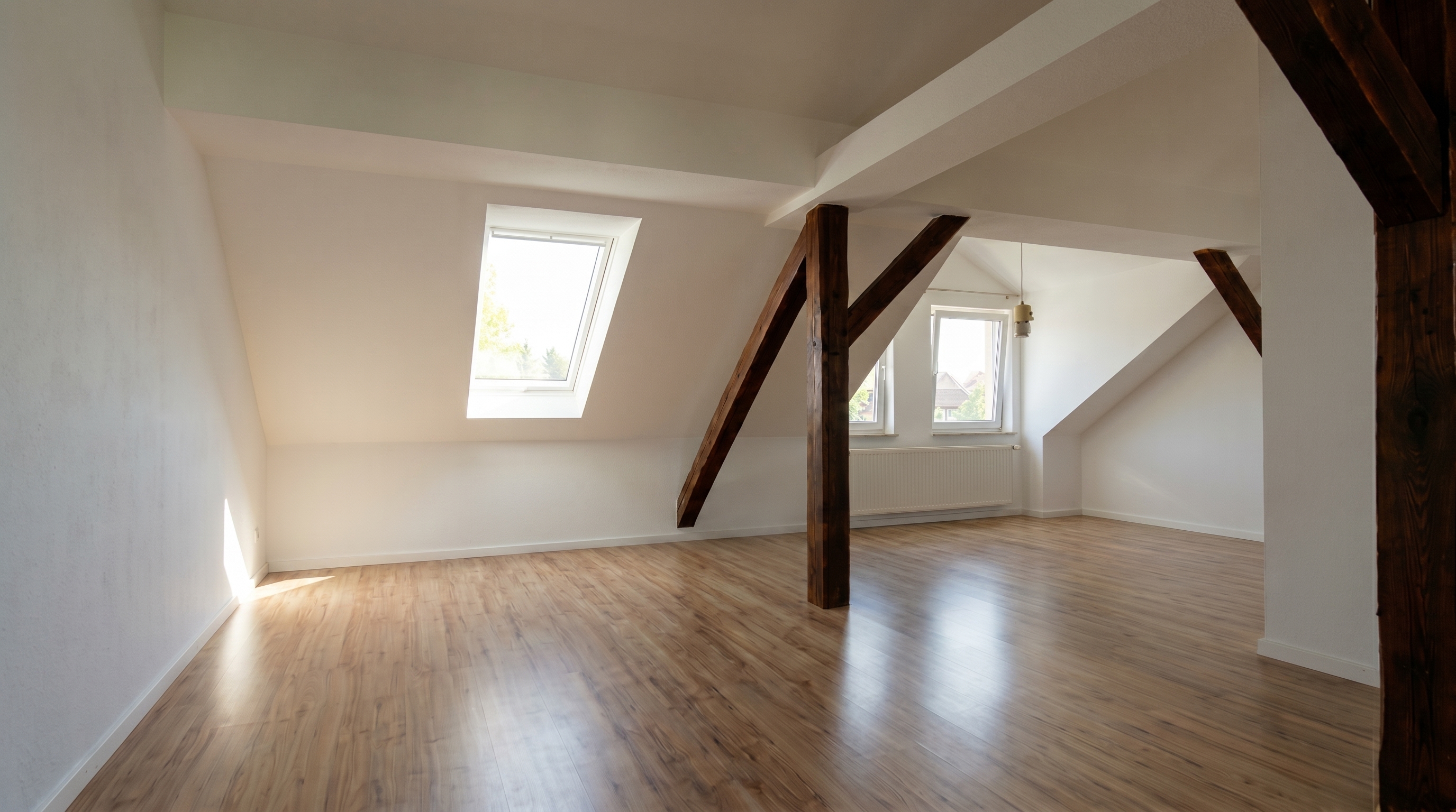 Gemütliches Wohn- und Esszimmer - Virtuell geräumte Darstellung mittels KI. Der tatsächliche Zustand des Raumes kann abweichen.