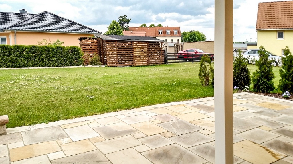 11 Terrasse aus indischem Hartsandstein
