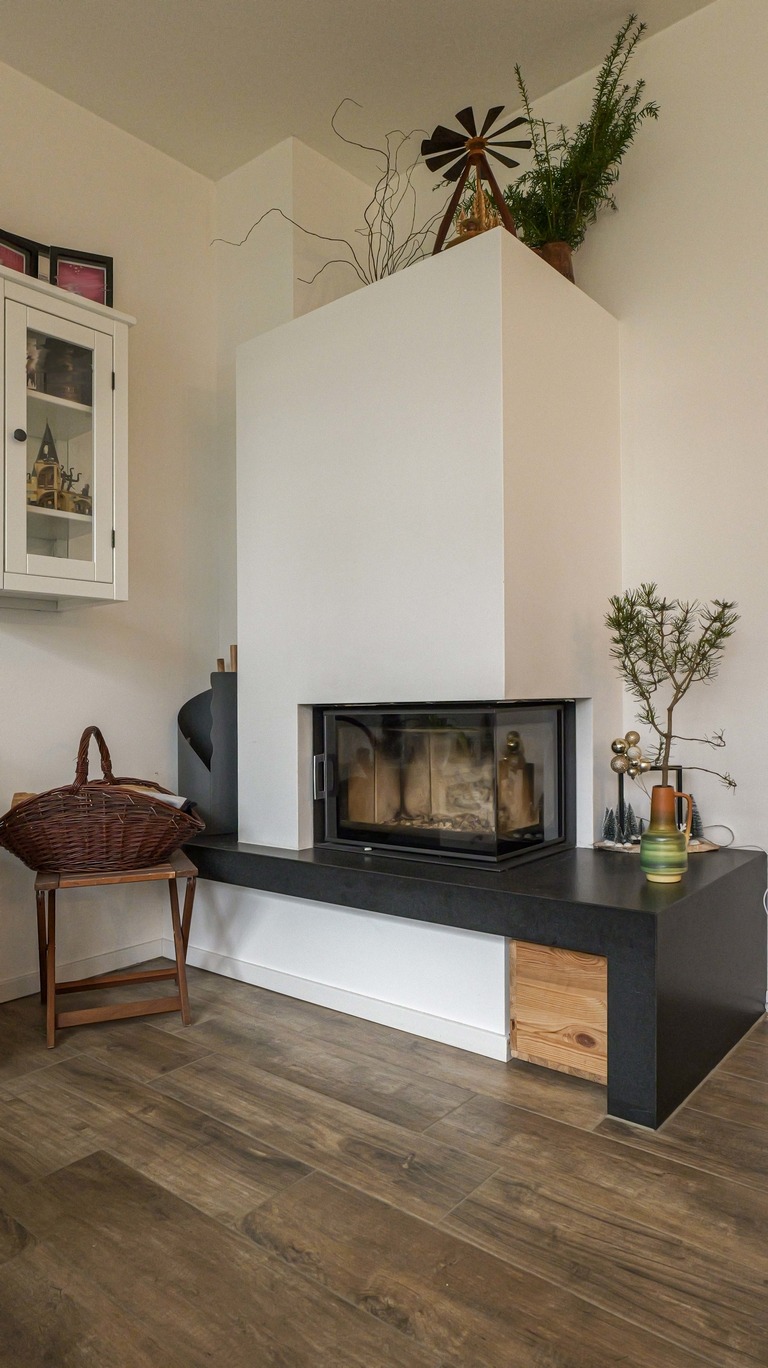 Moderner Kamin im Wohnzimmer