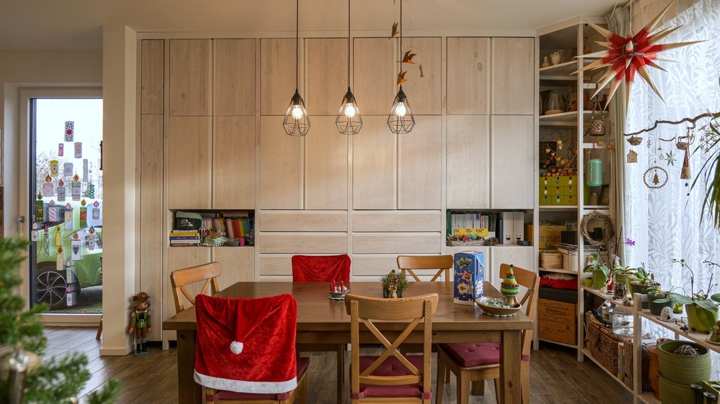 Hübscher Einbauschrank - verbleibt im Haus