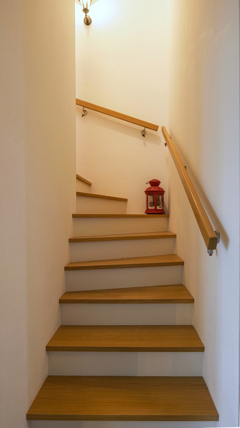 Hübsche Treppe zum Obergeschoss