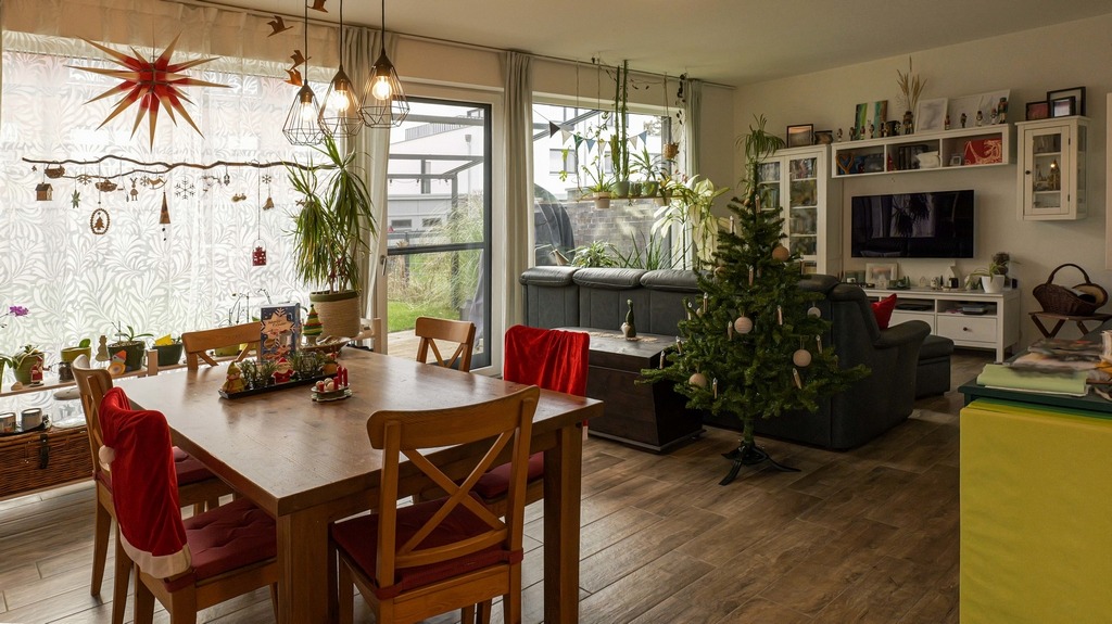 Großzügiges, helles Wohnzimmer