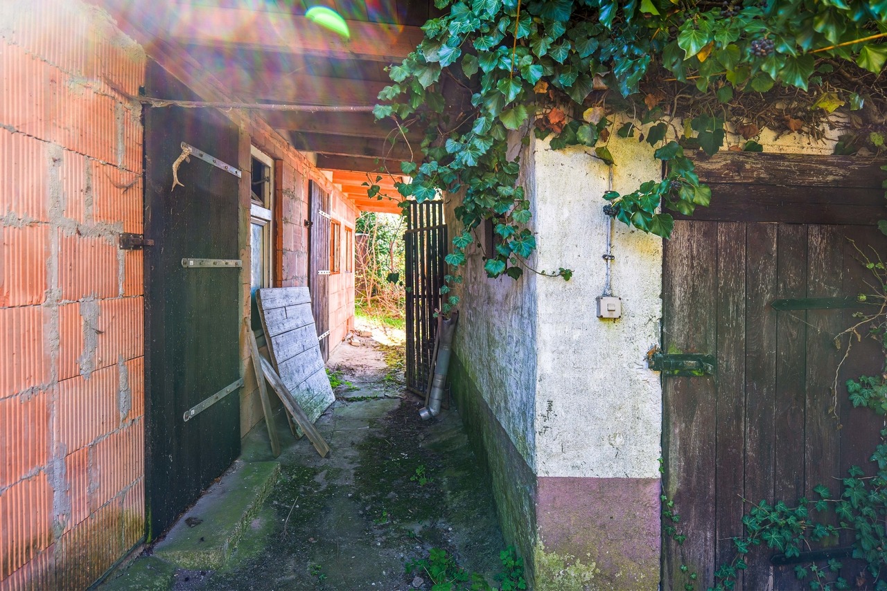 Nebengebäude (Stallungen, Lager, alte Außentoilette)