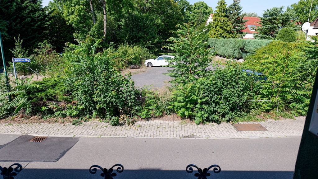 18 Blick zur Straßenseite