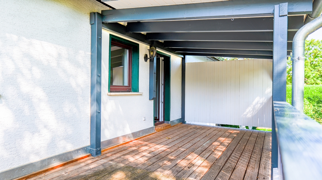 14 Halbüberdachter Balkon