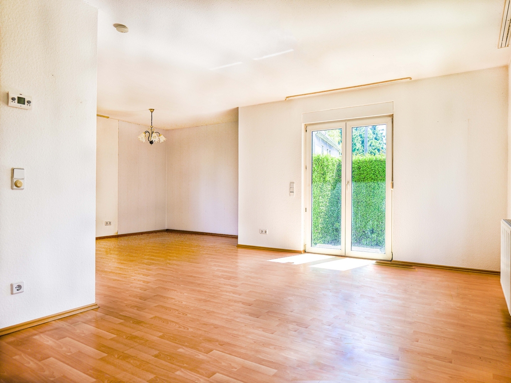 Großes Wohn- Esszimmer mit Terrassenzugang
