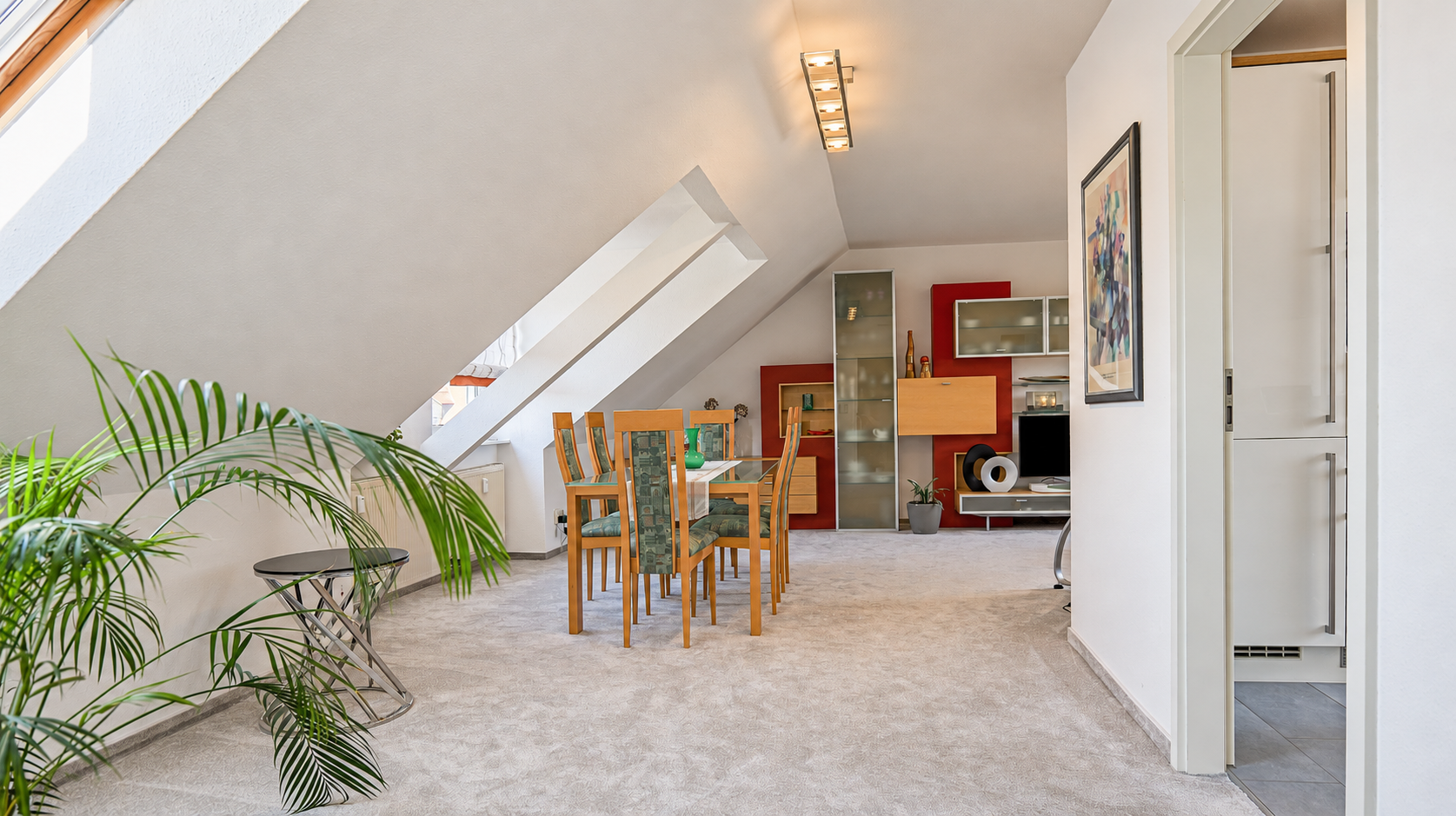 Helles, großes Wohn- und Esszimmer