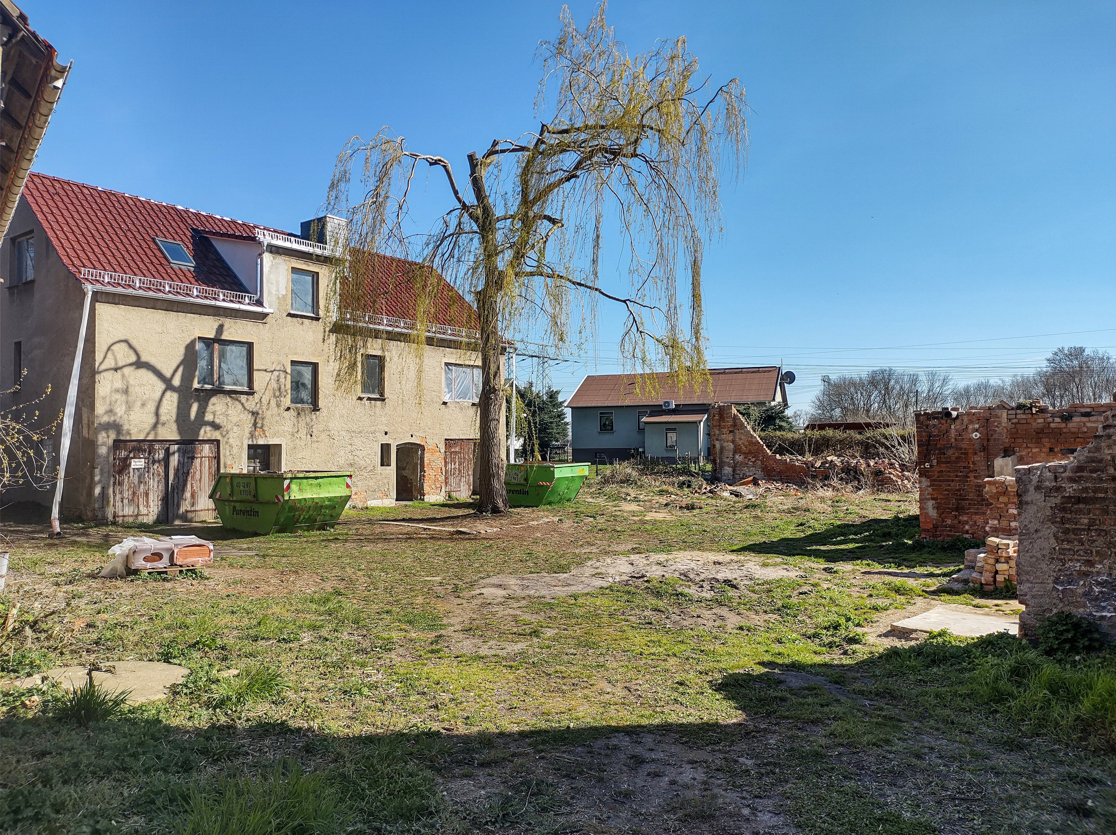 Großzügiger Innenhof (steht nicht zum Verkauf)