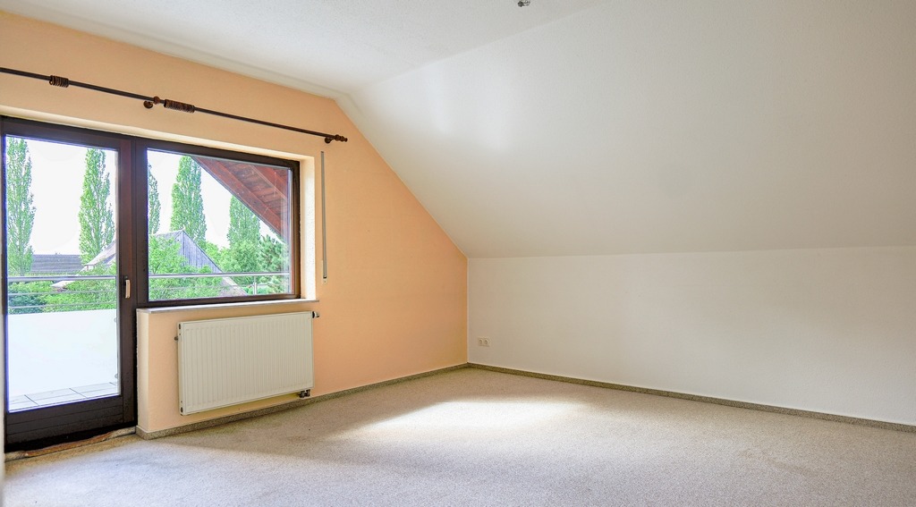 1. OG Schlafzimmer mit Balkon 1