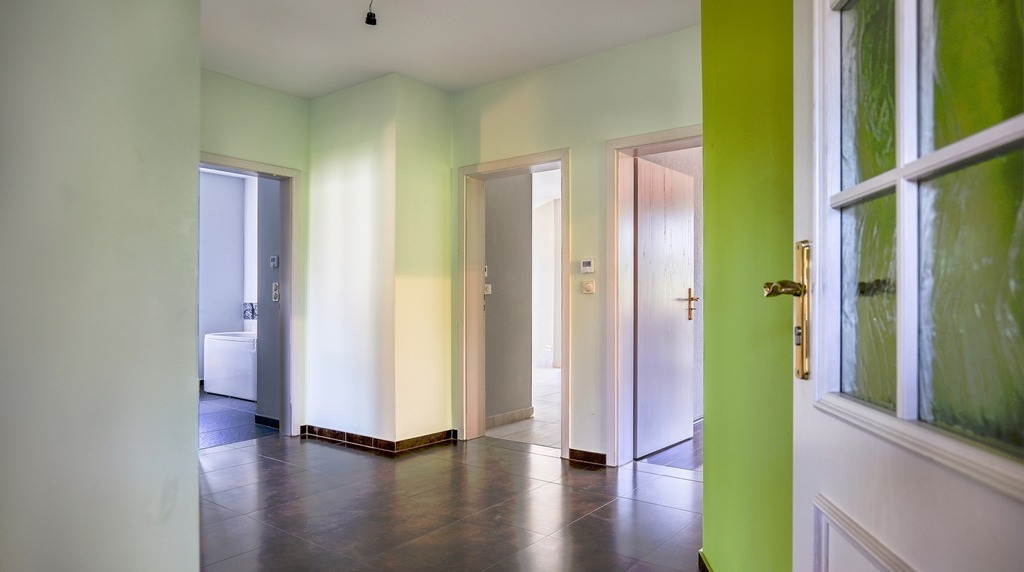 EG Blick in den Wohnungsflur