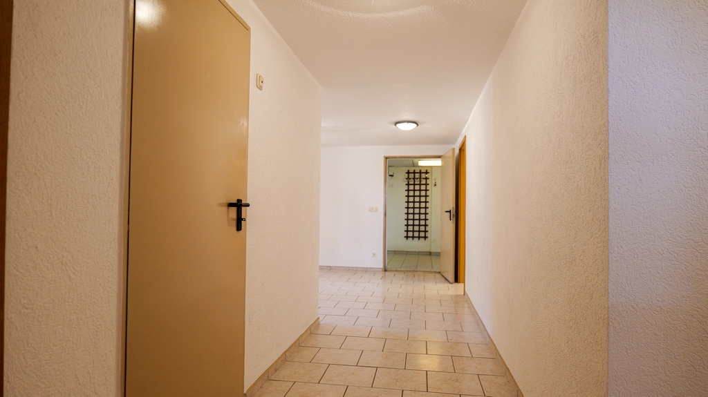 Keller_Flur zur Garage