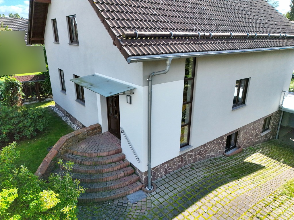 Hausansicht Eingangsseite 1
