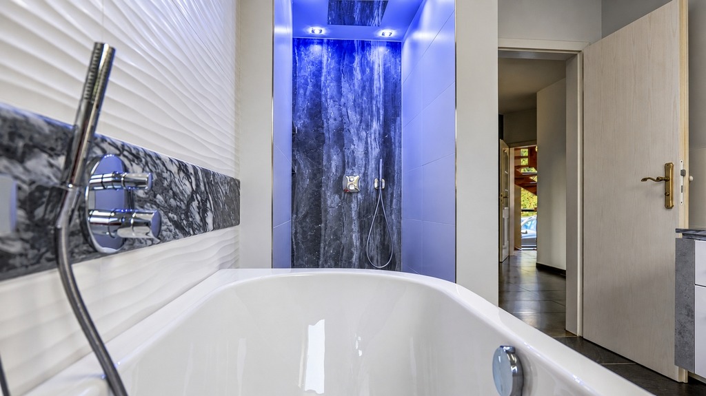 EG Badezimmer Blick aus der Wanne 1
