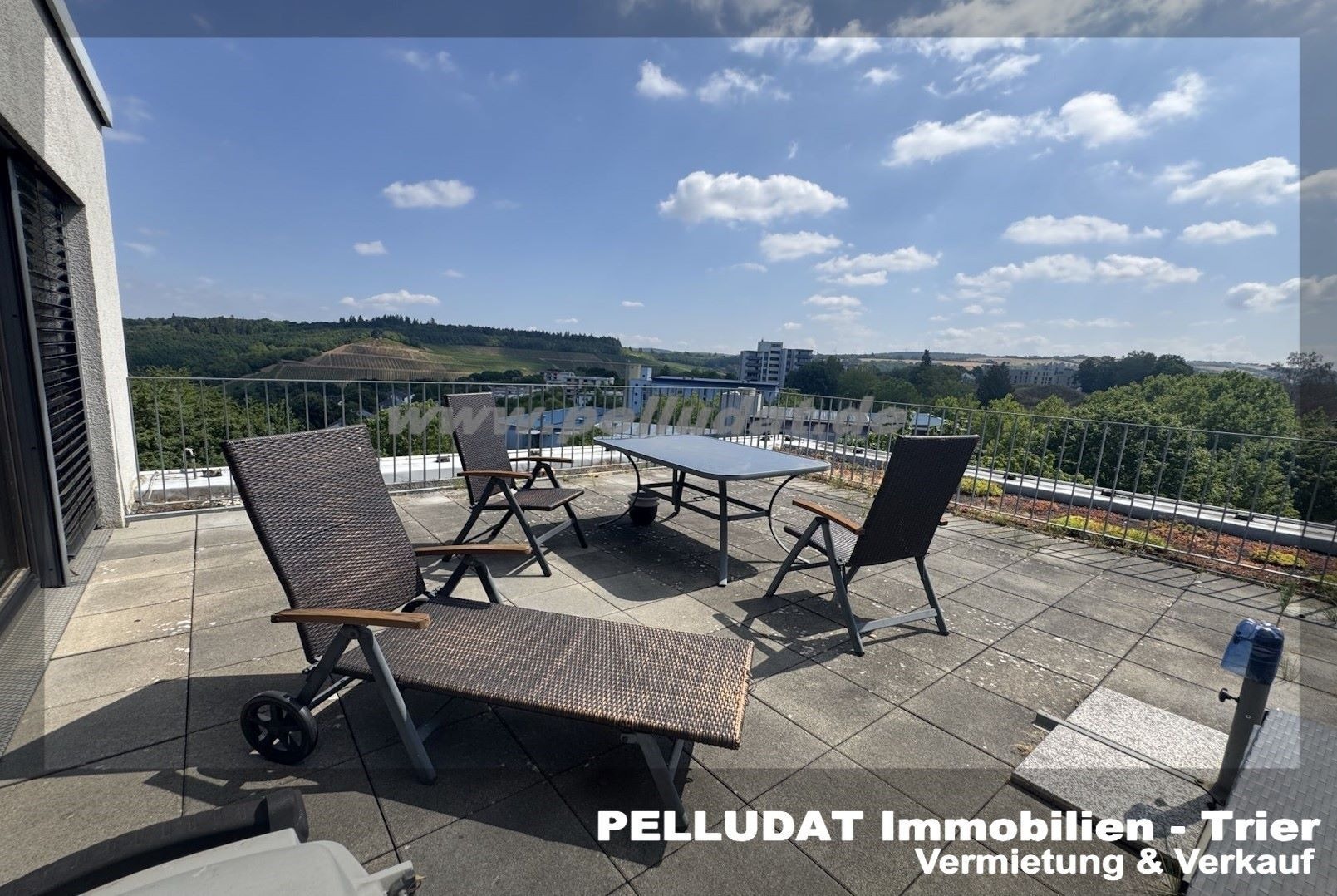 Trier-Petrisberg: 3 ZKB-Wohnung mit großer Panoramaterrasse zu vermieten - Photo 1