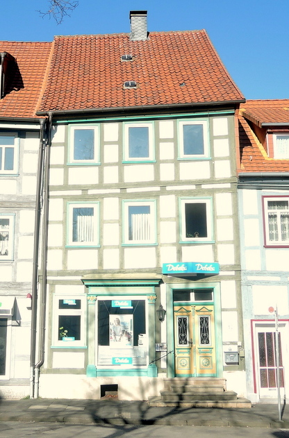 Renovierte Dachgeschosswohnung mit Einbauküche direkt in der Innenstadt - Foto 3