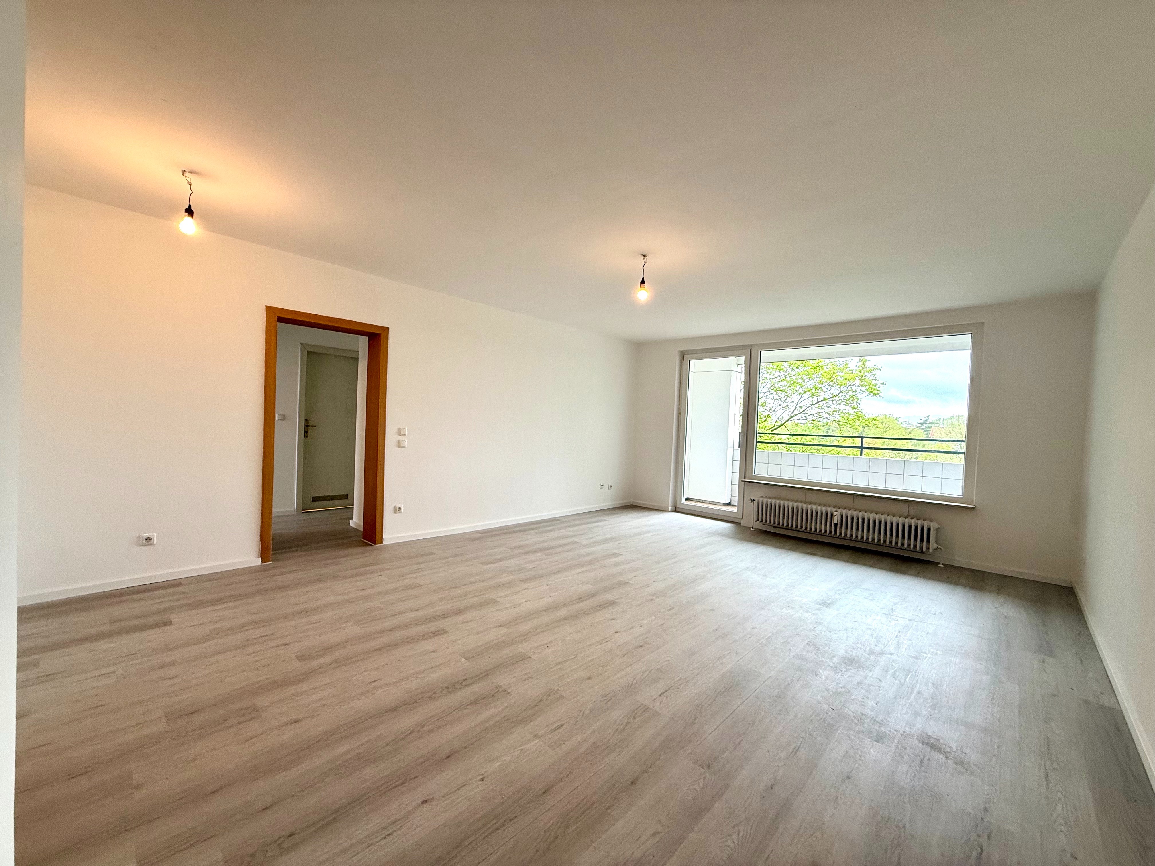 3-Zimmer-Wohnung mit Loggia und Garage in Heidberg