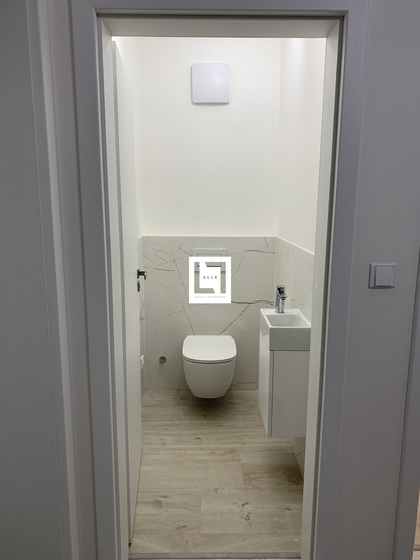 10AC28B8-0410-4196-B938-D584BDA22EDE