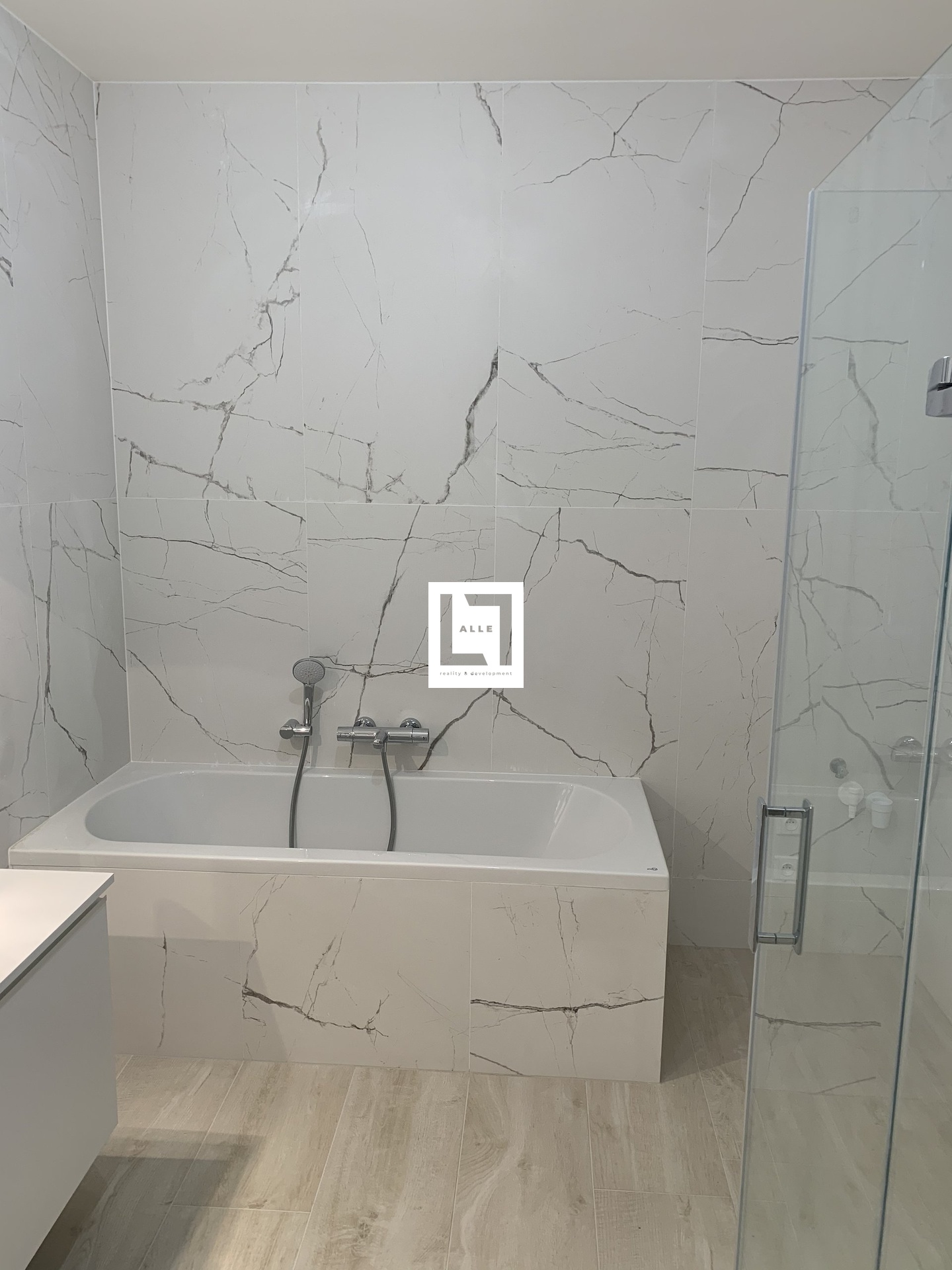 10CCAA7A-AE93-4412-9C7A-102BE1F926CE