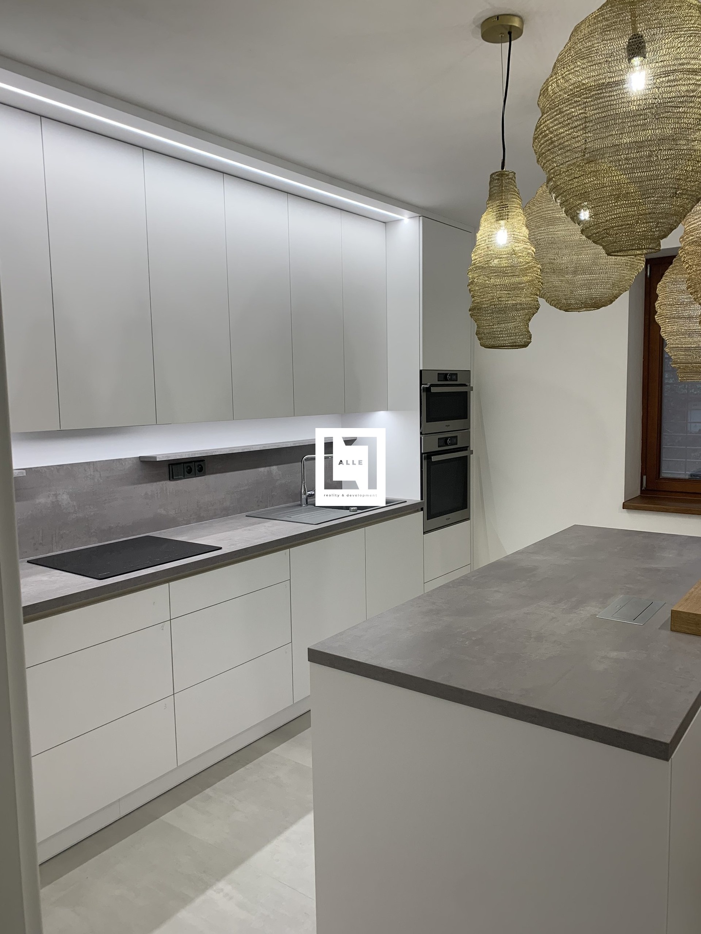 FEAEA858-3DFF-4968-AD96-B40556C625DF