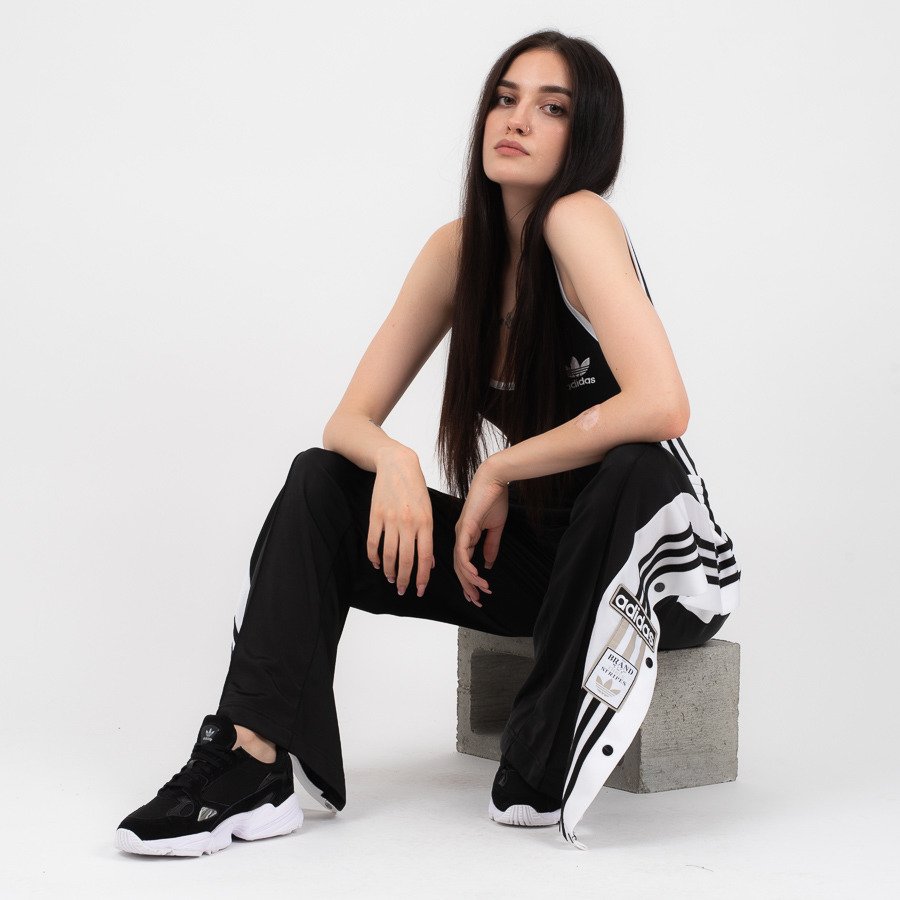 adidas falcon b28129
